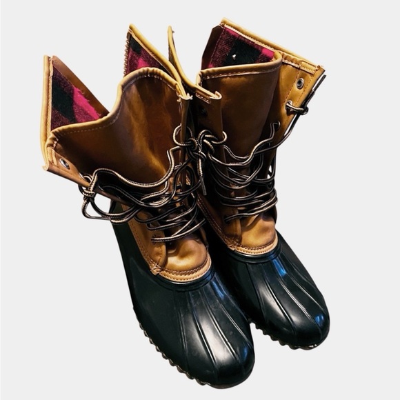 Madden Girl Flurry Red and Black Flannel Lined Full Back Zip Duck Winter Boots - Picture 1 of 6